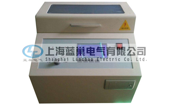 LCY-100B絕緣油介電強(qiáng)度試驗(yàn)儀是我公司經(jīng)過(guò)多次現(xiàn)場(chǎng)試驗(yàn)和長(zhǎng)期不懈努力，精心開發(fā)的高準(zhǔn)確度、全數(shù)字化工業(yè)儀器。該機(jī)操作簡(jiǎn)便，造型美觀大方