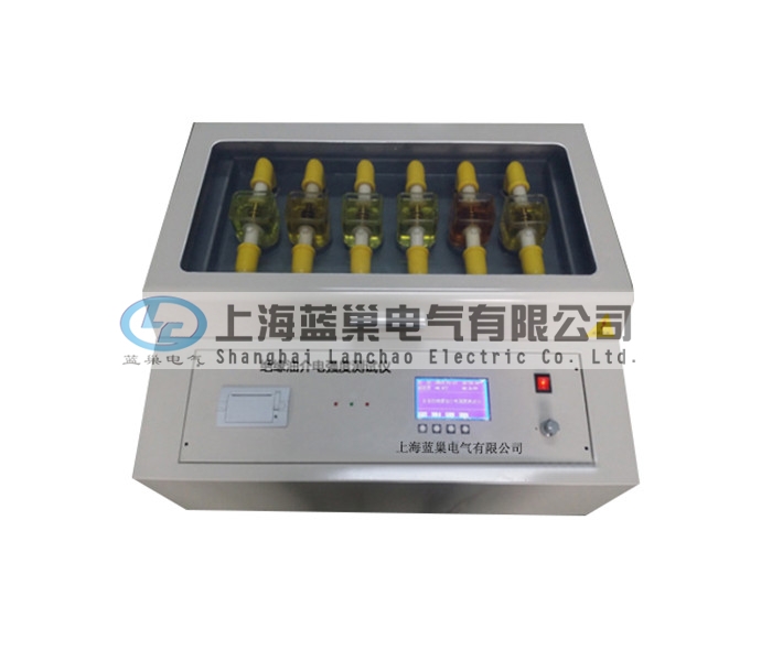 LCY-6B六杯型絕緣油介電強(qiáng)度測試儀又稱絕緣油介電強(qiáng)度測試儀、絕緣油介質(zhì)強(qiáng)度測試儀及絕緣油電強(qiáng)度測定儀，六杯絕緣油介電強(qiáng)度測試儀根據(jù)《絕緣油介電強(qiáng)度測定法》設(shè)計(jì)生產(chǎn)